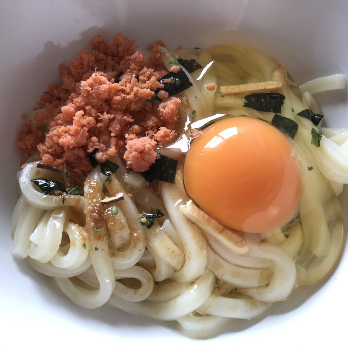 【簡単】鮭そぼろ入り♪釜玉うどん